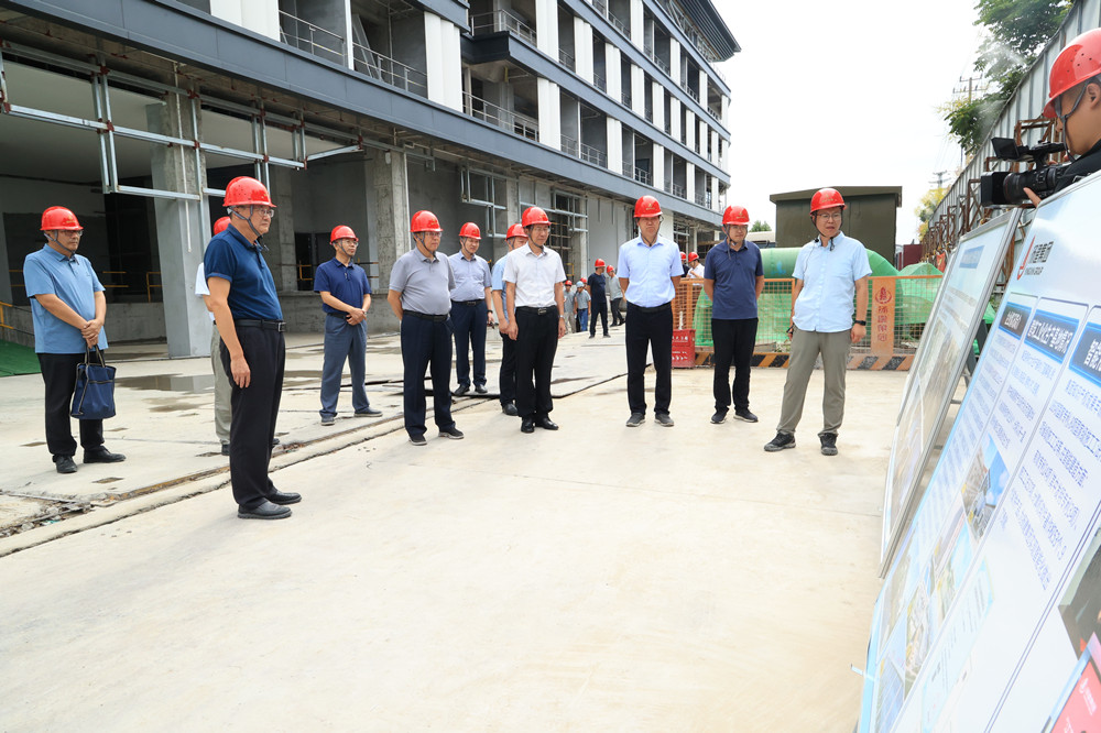 市人大调研集团智能建造推广应用情况